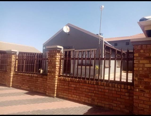 2 BEDROOM HOUSE FOR SALE IN MARIMBA GARDENS EXT 9